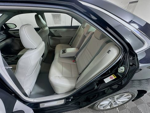 Used 2016 Toyota Camry XLE w/ Moonroof Package image 28