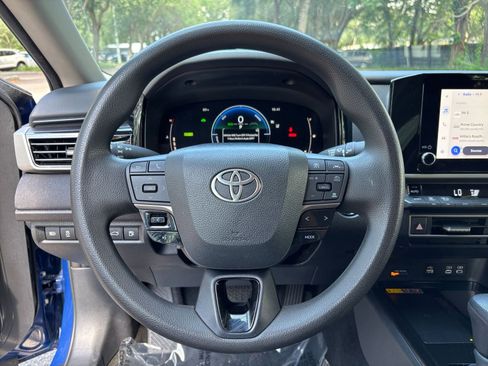 Used 2025 Toyota Camry LE FWD image 36