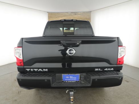 Used 2019 Nissan Titan SL image 4