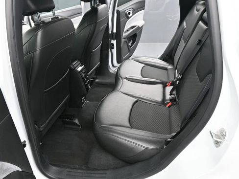 Used 2024 Jeep Compass Latitude image 14