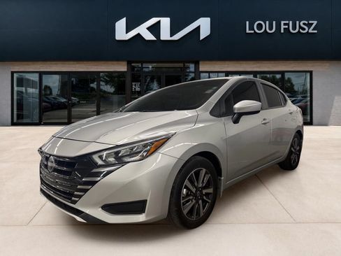 Used 2025 Nissan Versa SV w/ Trunk Package FWD image 1