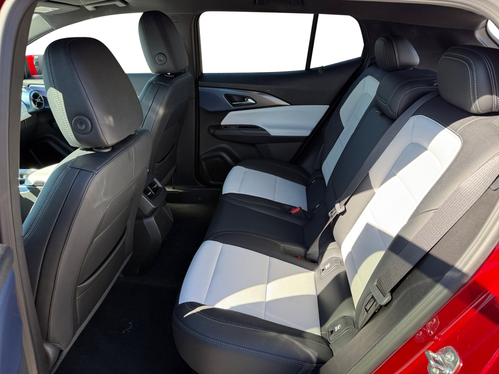 Used 2024 Chevrolet Equinox EV LT FWD image 16