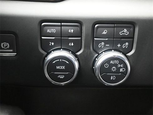 Used 2024 GMC Sierra 2500 AT4 w/ AT4 Premium Plus Package image 14