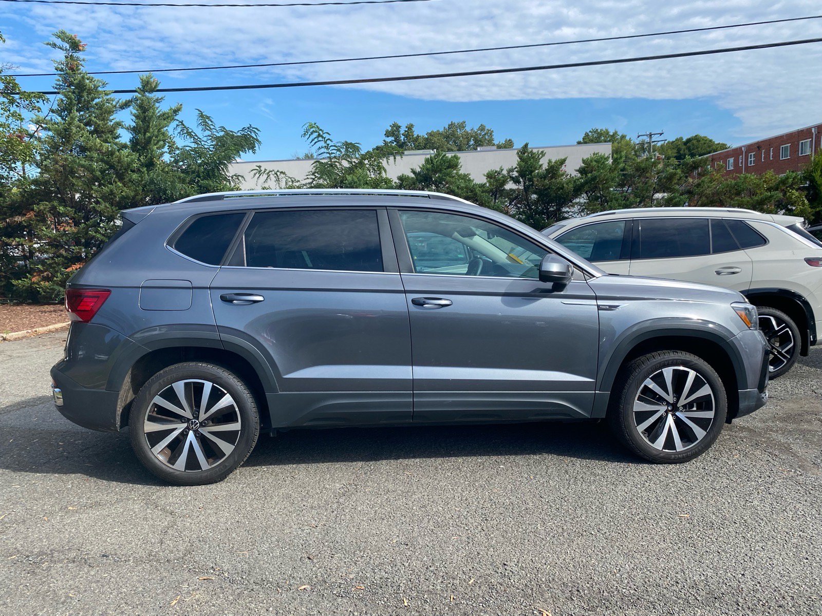 Certified 2023 Volkswagen Taos SE w/ Panoramic Sunroof Package FWD image 2