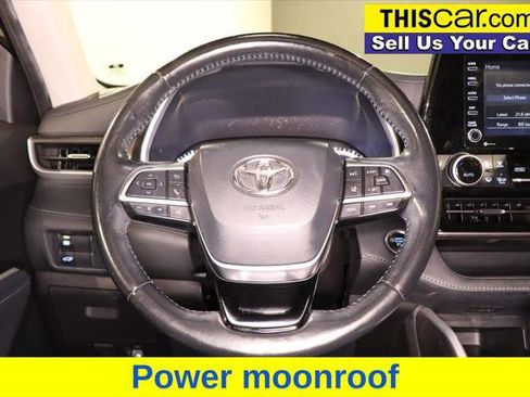 Used 2021 Toyota Highlander XLE FWD image 16