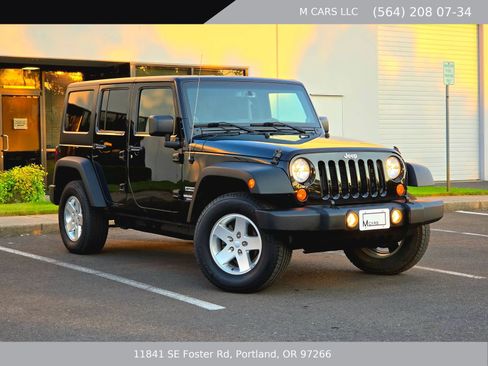 Used 2013 Jeep Wrangler Unlimited Sport AWD/4WD image 4