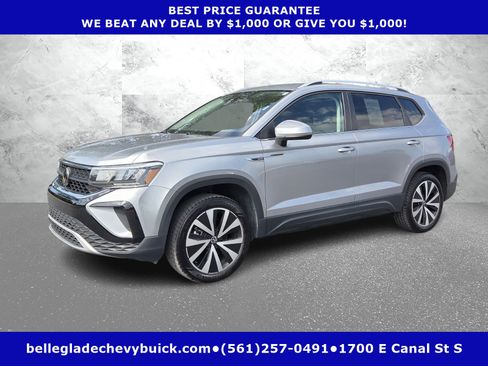 Used 2024 Volkswagen Taos SE image 1