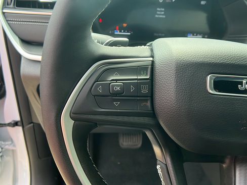 New 2025 Jeep Grand Cherokee L Altitude image 26