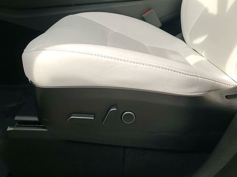 Used 2023 Tesla Model Y Performance image 14