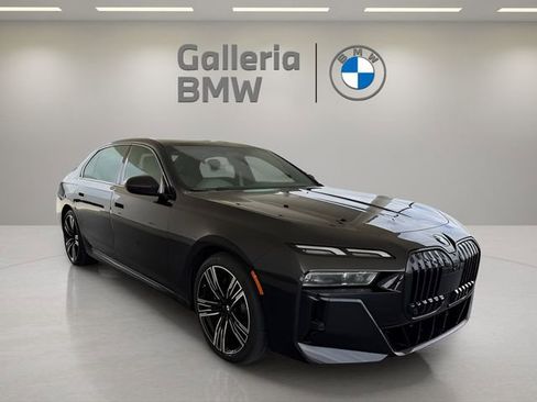 Certified 2023 BMW 740i image 4