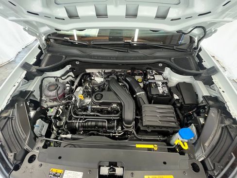 Used 2025 Volkswagen Taos SE image 28