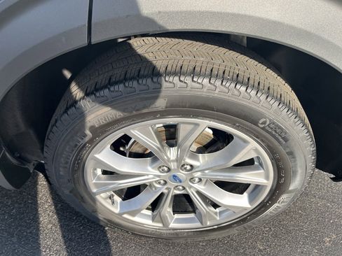 Used 2022 Ford Explorer Limited w/ Equipment Group 301A image 38