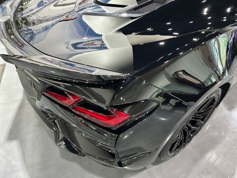 Used 2025 Chevrolet Corvette Z06 RWD image 24