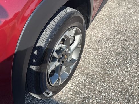 Used 2025 Chevrolet Trax LT w/ LT Convenience Package FWD image 9