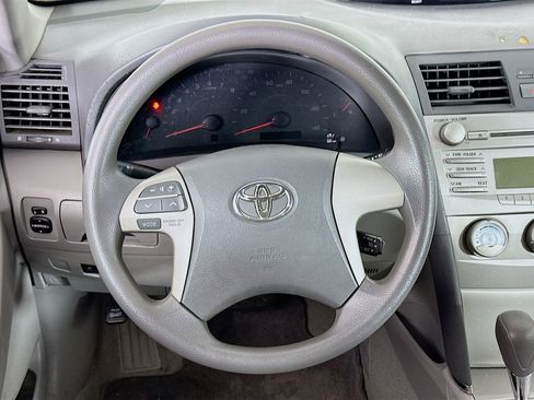 Used 2011 Toyota Camry LE image 18