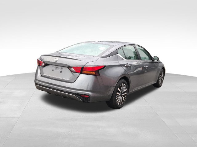 Used 2025 Nissan Altima 2.5 SV FWD image 2