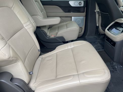 Used 2023 Lincoln Navigator L Reserve image 12