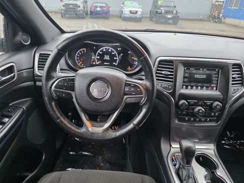 Used 2018 Jeep Grand Cherokee Laredo image 12