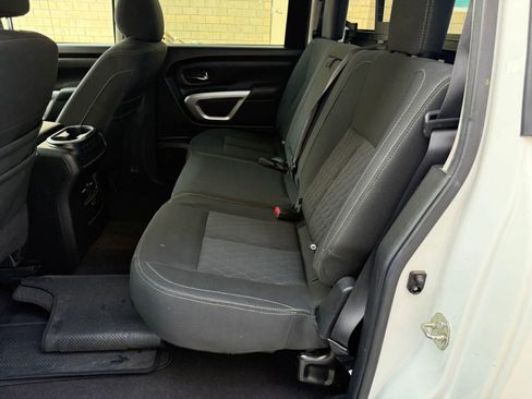 Used 2017 Nissan Titan SV image 10