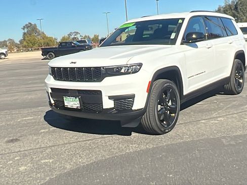 New 2025 Jeep Grand Cherokee L Laredo image 7