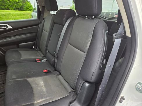 Used 2018 Nissan Pathfinder SV AWD/4WD image 12