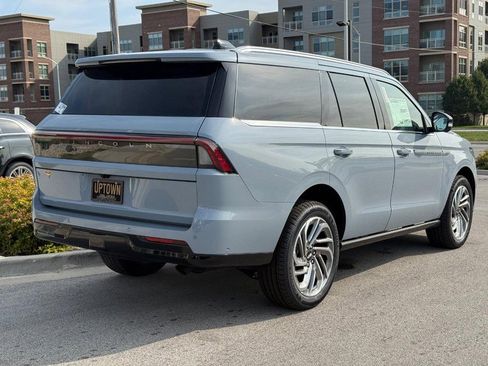 New 2025 Lincoln Navigator Reserve image 3