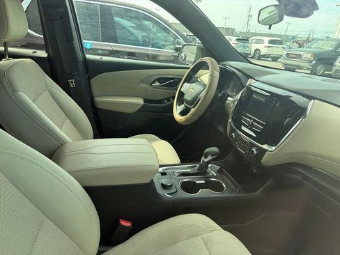 Used 2023 Chevrolet Traverse LS FWD image 11