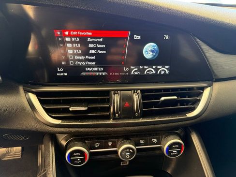 Used 2017 Alfa Romeo Giulia image 25