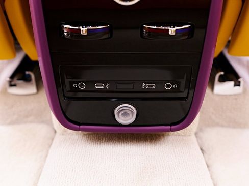 Used 2025 Rolls-Royce Cullinan image 62