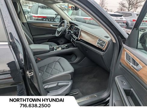 Used 2024 Volkswagen Atlas SE image 35