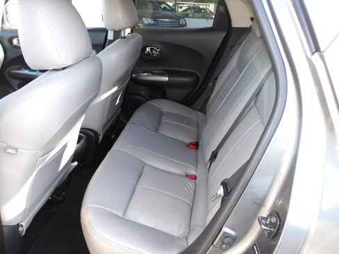 Used 2011 Nissan Juke SV FWD image 11