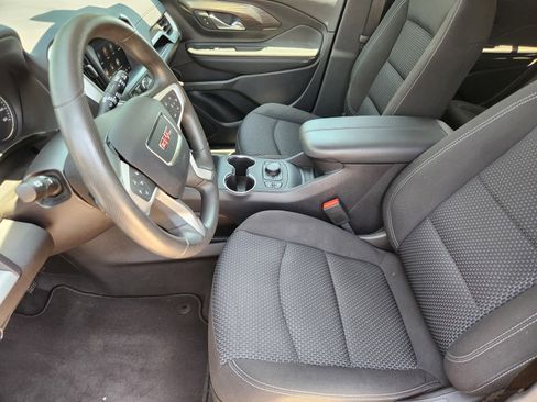 Used 2024 GMC Terrain SLE w/ Driver Convenience Package FWD image 10