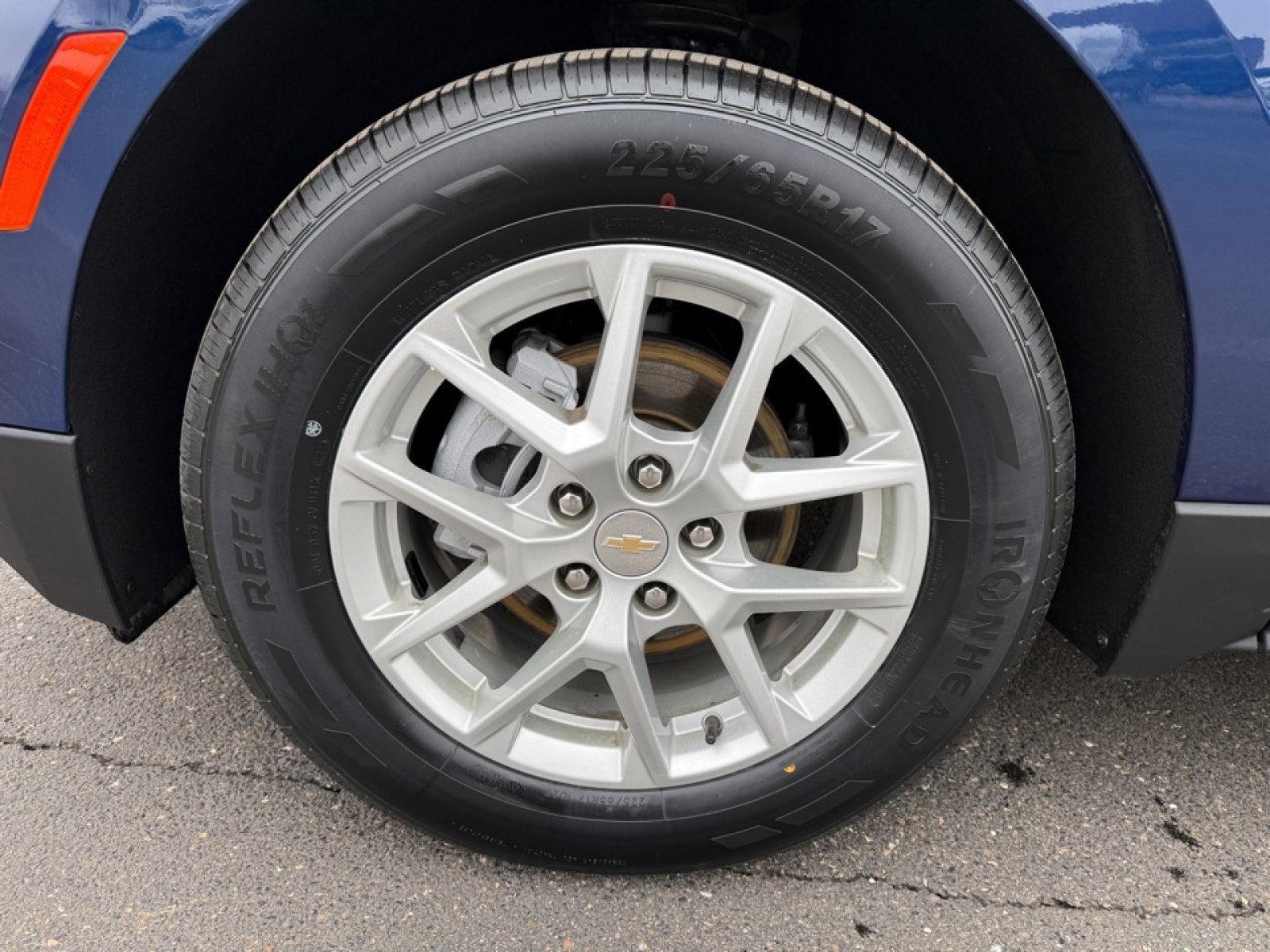 Used 2023 Chevrolet Equinox LS AWD/4WD image 36