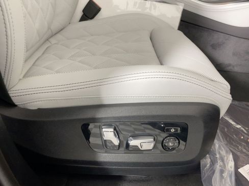 Used 2026 BMW X5 xDrive40i w/ Climate Comfort Package image 31