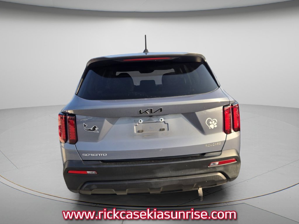 Used 2023 Kia Sorento LX FWD image 5