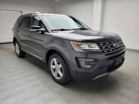 Used 2017 Ford Explorer XLT w/ Equipment Group 202A AWD/4WD image 13