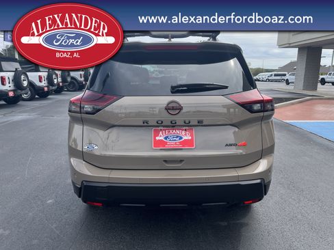 Used 2025 Nissan Rogue SV image 6