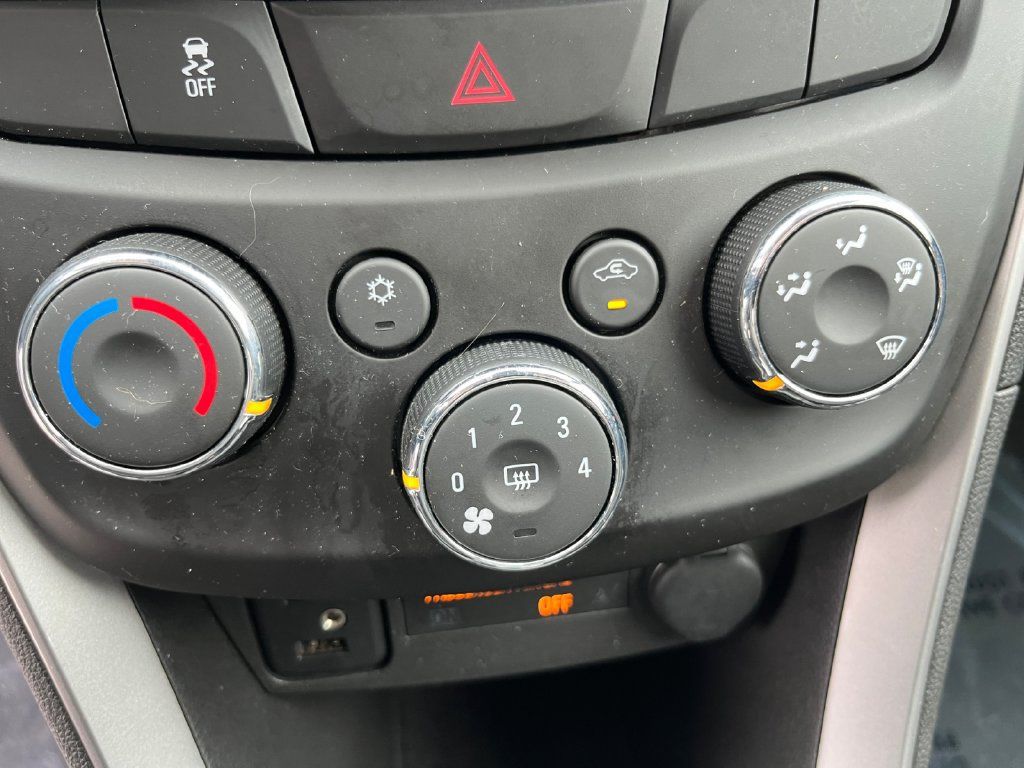 Used 2019 Chevrolet Trax LT w/ LT Convenience Package AWD/4WD image 19