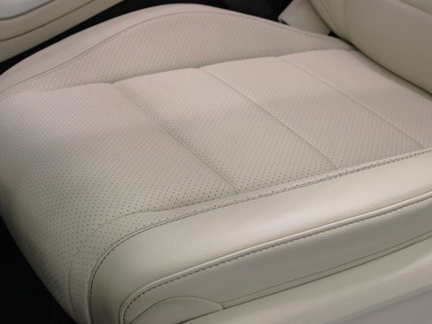 Used 2020 Mercedes-Benz GLE 350 w/ Premium Package image 35