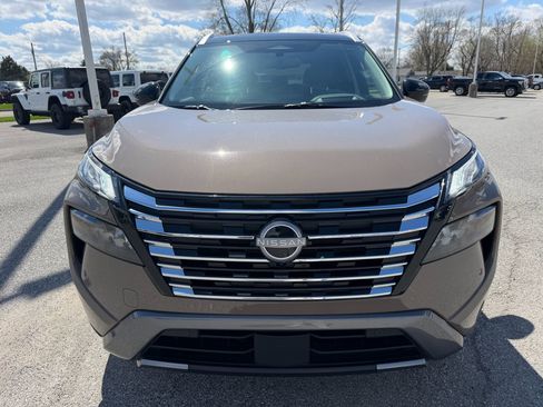 Used 2025 Nissan Rogue SL w/ Tech Package image 10