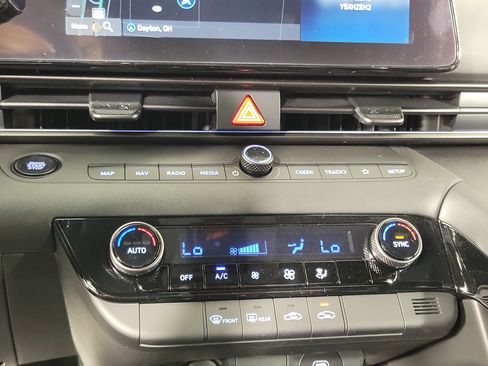 New 2025 Hyundai Elantra SEL image 16