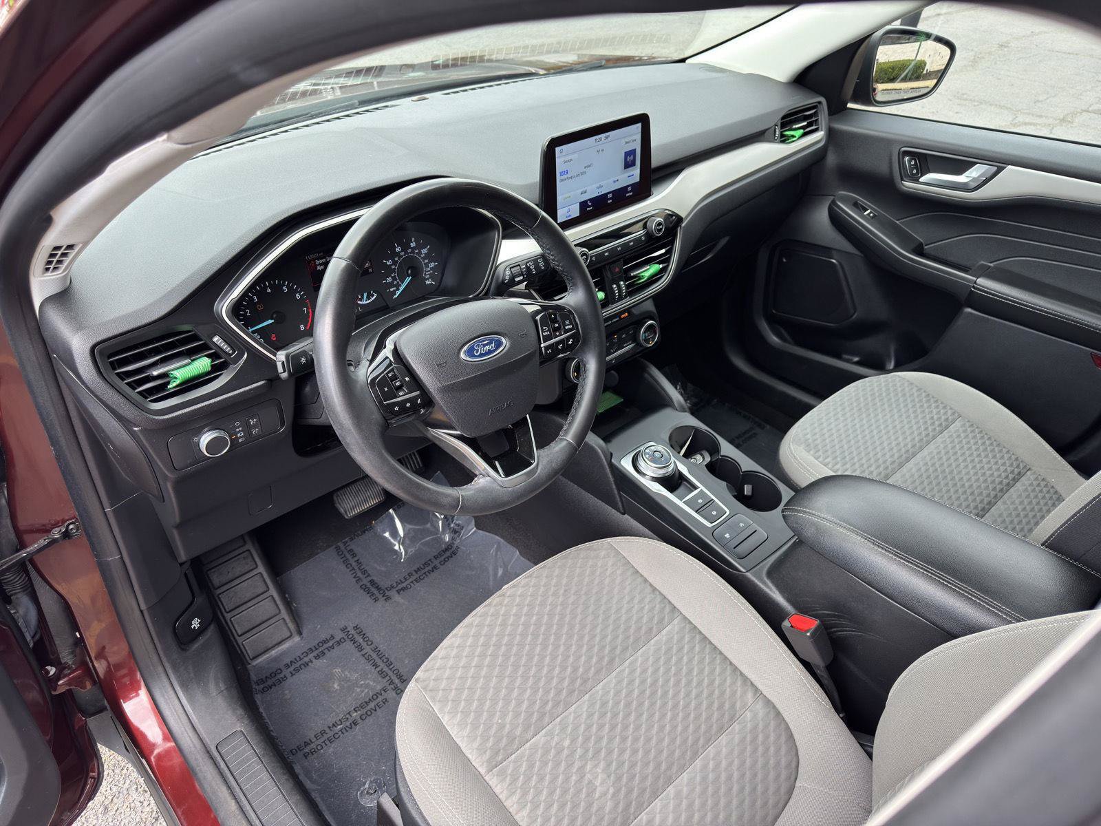 Used 2021 Ford Escape SE w/ Cold Weather Package FWD image 18
