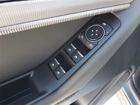 Used 2025 Ford Explorer Active w/ Active Comfort Package image 18