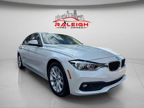 Used 2018 BMW 320i xDrive Sedan w/ Convenience Package image 5