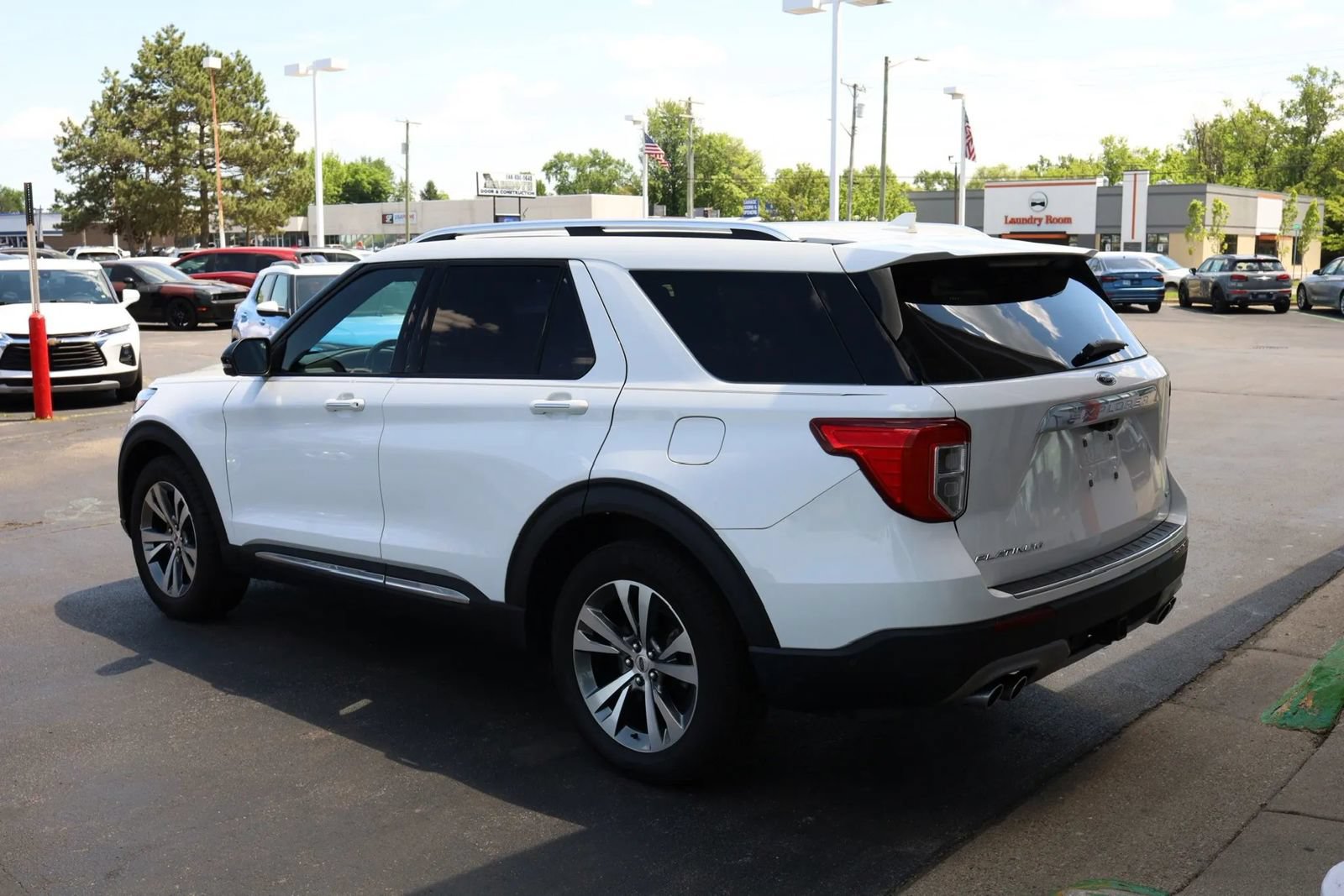 Used 2020 Ford Explorer Platinum w/ Premium Technology Package AWD/4WD image 7
