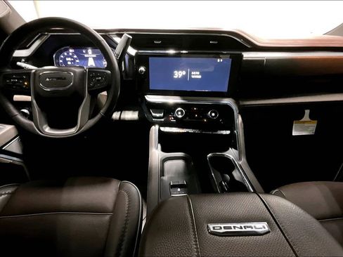 Used 2025 GMC Sierra 3500 Denali w/ Denali Reserve Package image 18