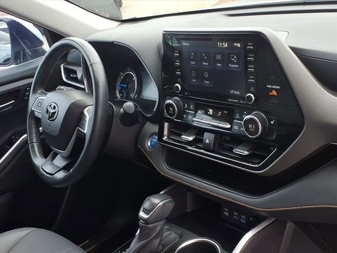 Used 2022 Toyota Highlander Bronze Edition image 12