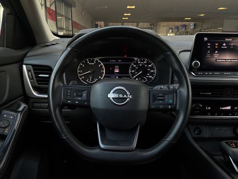 Used 2025 Nissan Rogue SV FWD image 35