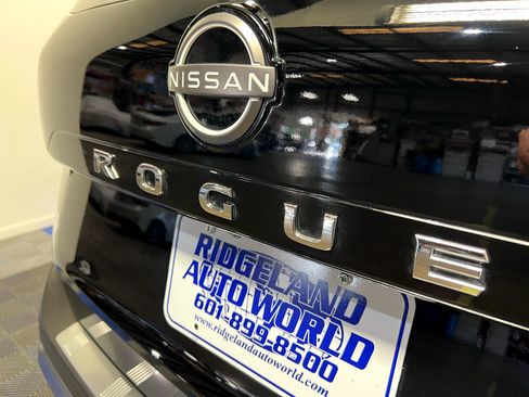 Used 2023 Nissan Rogue SL w/ SL Premium Package image 33