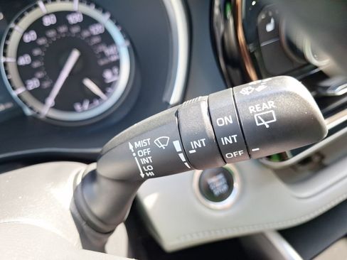 Used 2021 Toyota Highlander XLE FWD image 23
